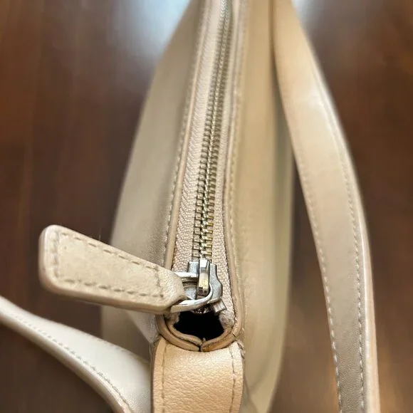 Madewell The Sculptural-Buckle Shoulder Bag Ecru Color - Picture 10 of 16
